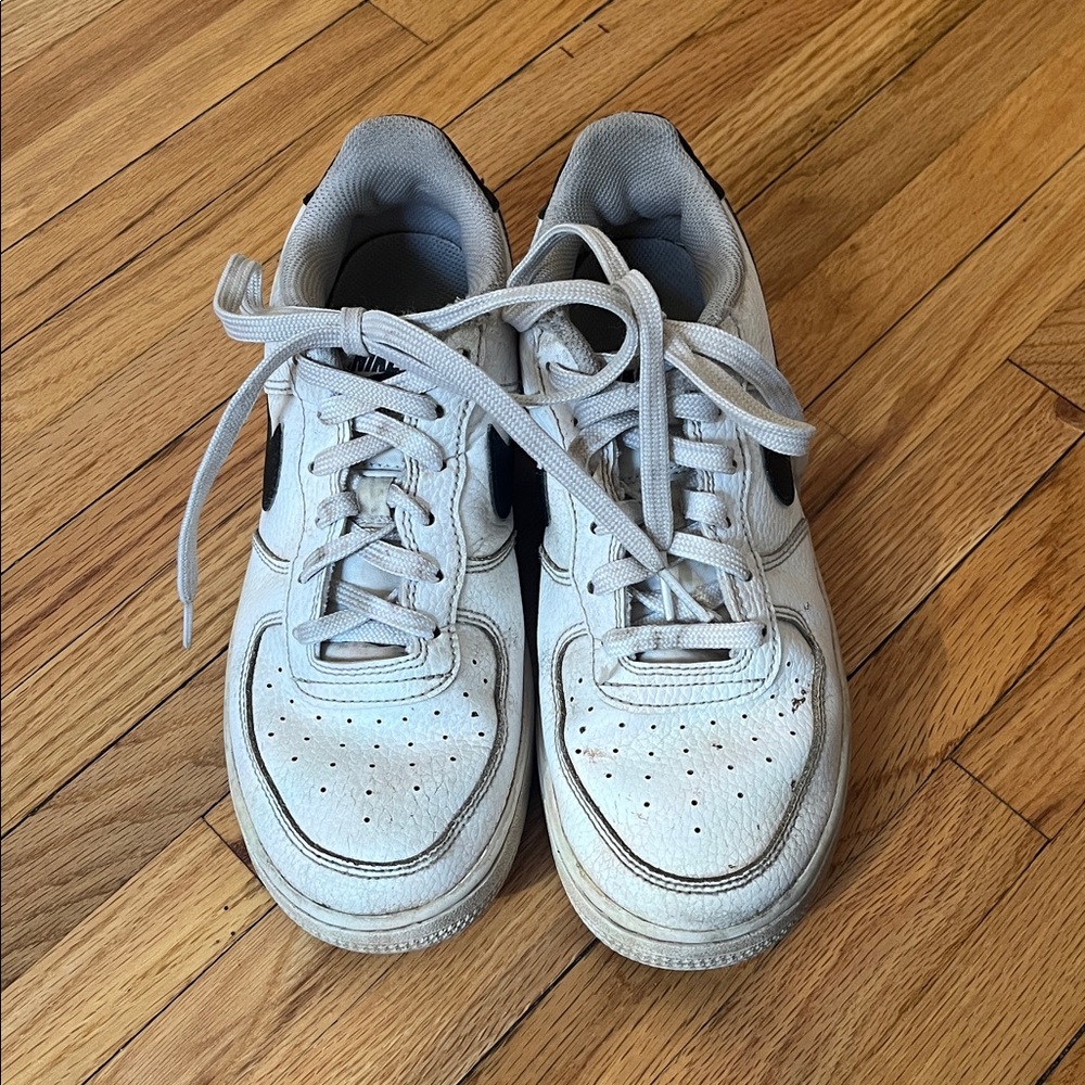 Used Nike Air Force 1 Low tops unisex size 5.5 youth